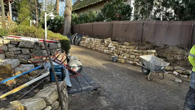 Hangbefestigung Hangsicherung Trockenmauer Sandstein Treppenanlage Blockstufen Falkensee