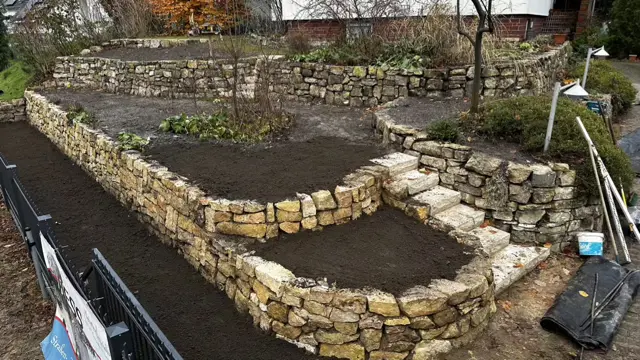 Hangbefestigung Hangsicherung Trockenmauer Sandstein Treppenanlage Blockstufen Falkensee