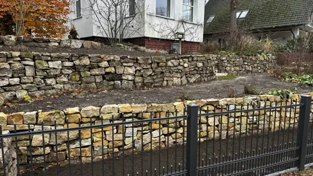 Hangbefestigung Hangsicherung Trockenmauer Sandstein Treppenanlage Blockstufen Falkensee