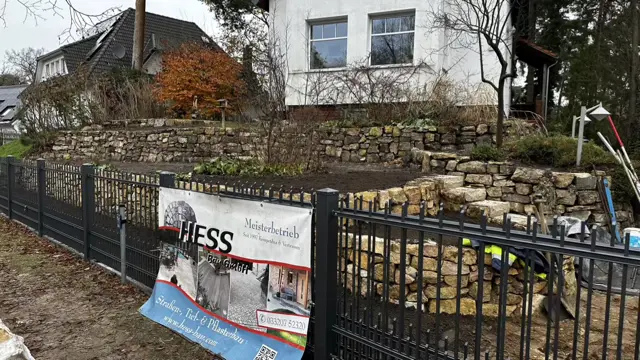 Hangbefestigung Hangsicherung Trockenmauer Sandstein Treppenanlage Blockstufen Falkensee