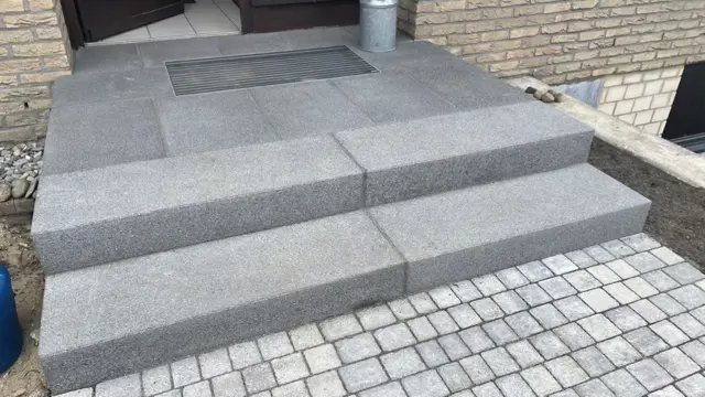 Winkelstützen Betonpflaster RINN Ciotto und Betonplatten RINN Signo und Blockstufen Hauseingangspodest Brandenburg Havel
