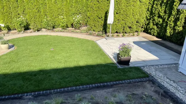 RINN belino banco und Ciotto rinnit mit Kreis und Rollrasen und Blockstufen Schenkenberg